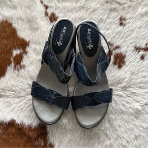 Women's embroidered navy strappy heels